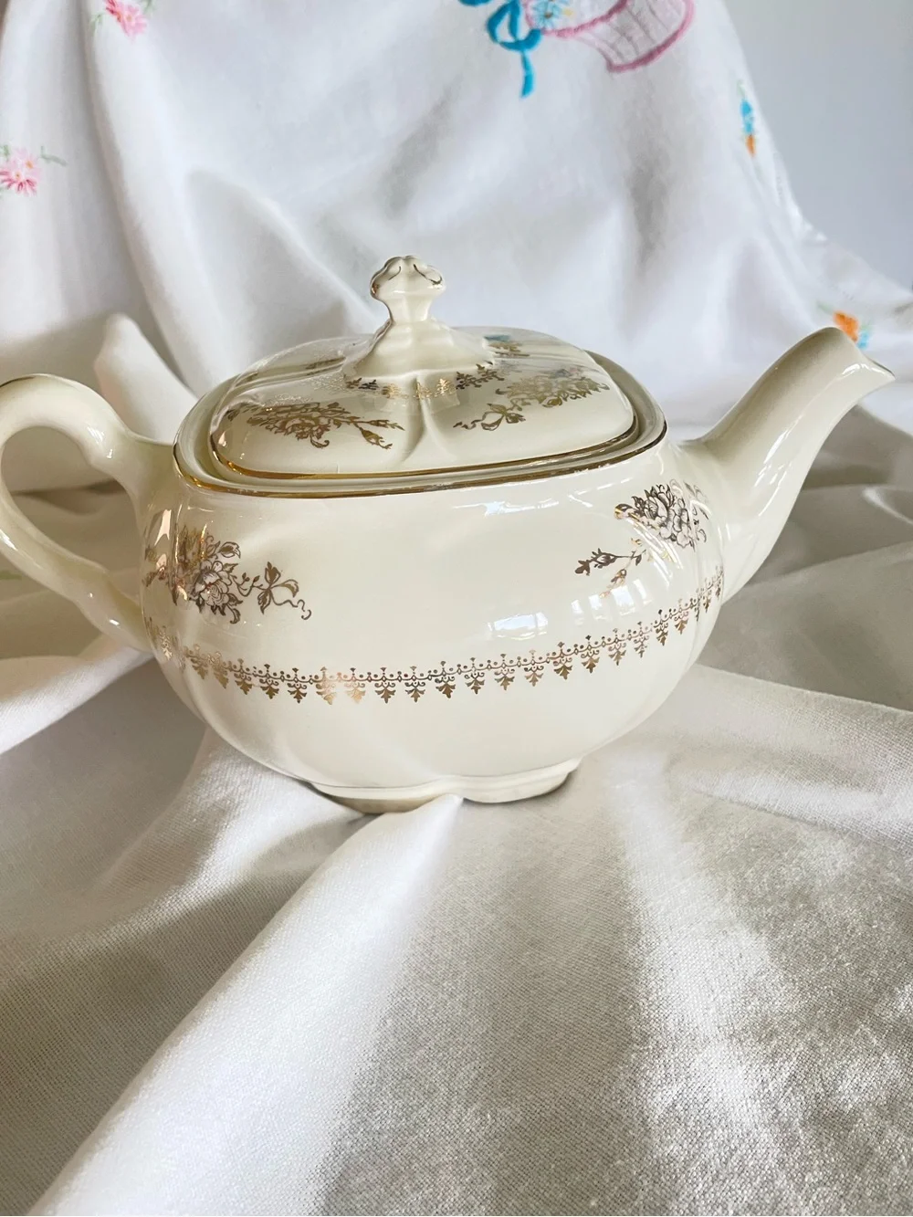 Vintage Edwin Knowles! Elegant Cream Porcelain Teapot with 22k Gold Filigree